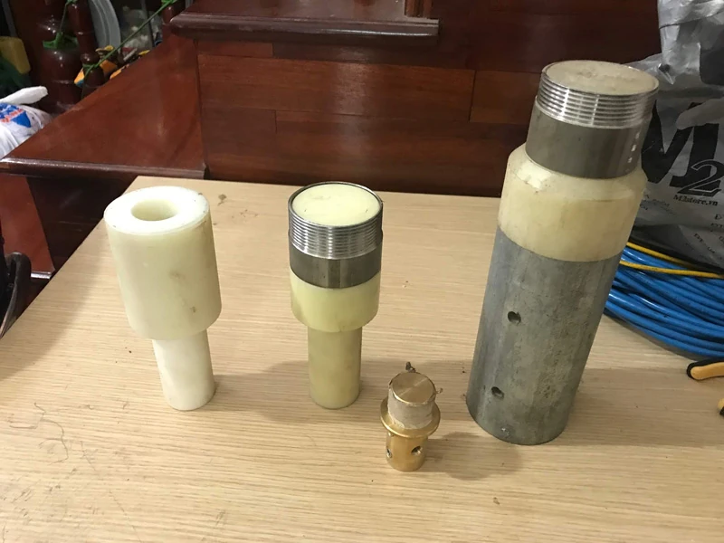 Khớp nối Composite cách điện kim thu sét với cột đỡ kim